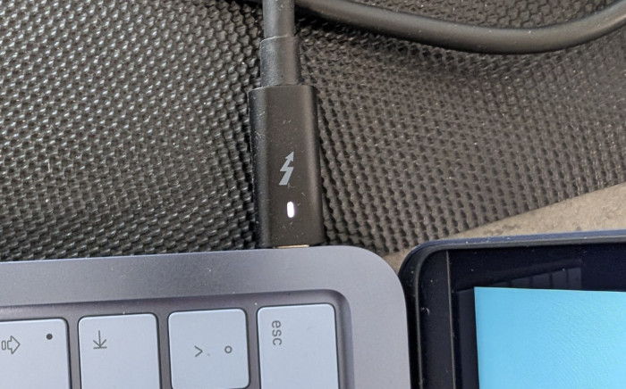 Alle Panels brauchen nur einen USB-C-Port. (Bild: Oliver Nickel/Golem.de)